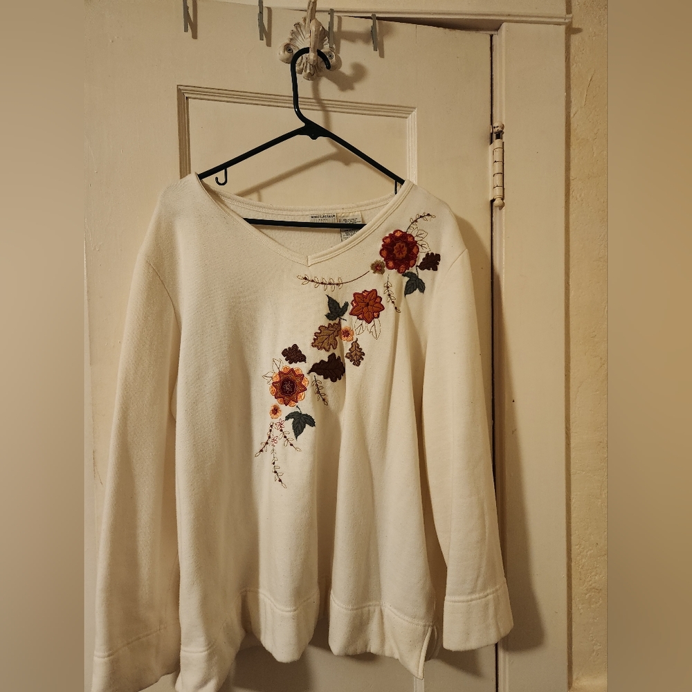 16W White Stag Long Sleeved V-Neck Sweatshirt